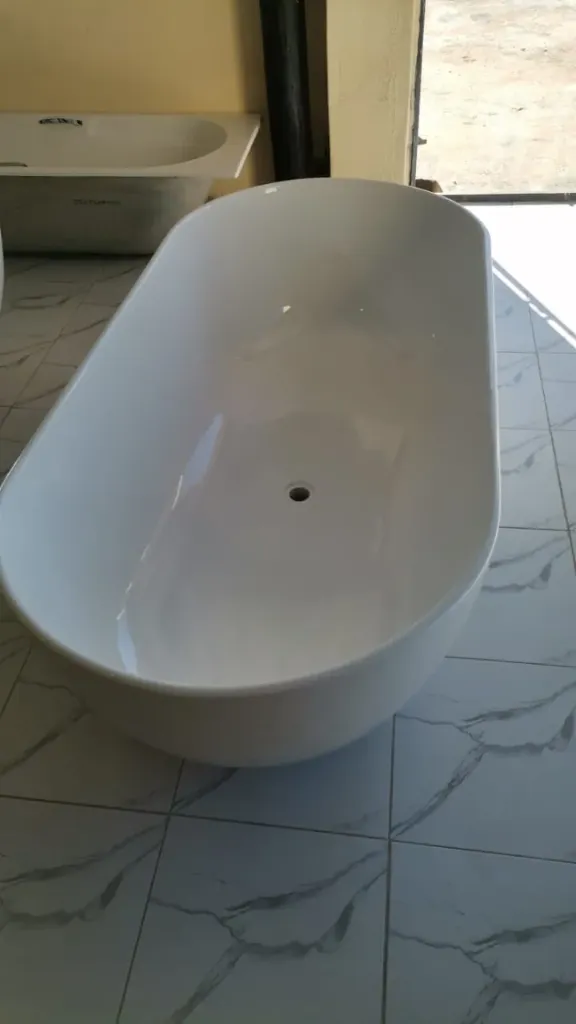 CHIPO FREESTANDING BATHTUB